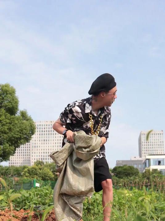 山鸡哥可太坏了！竟然偷小月月奶奶家的西瓜！这次要放过他吗？