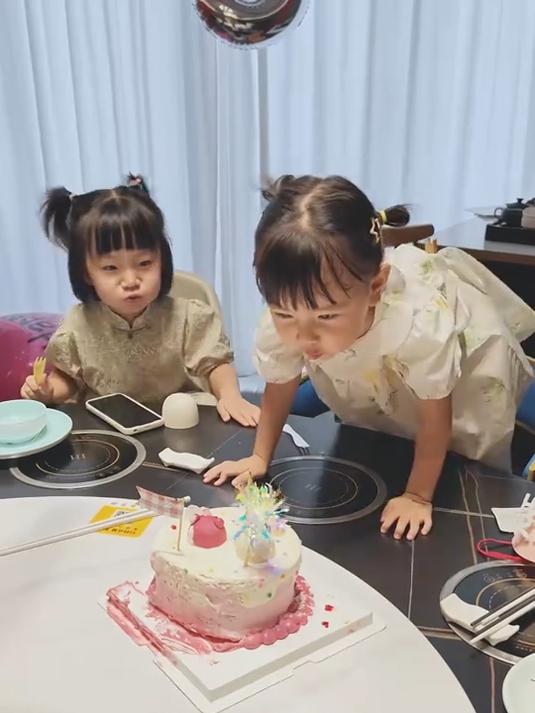 我摔坏了女儿的生日蛋糕 她看到后会怎么样