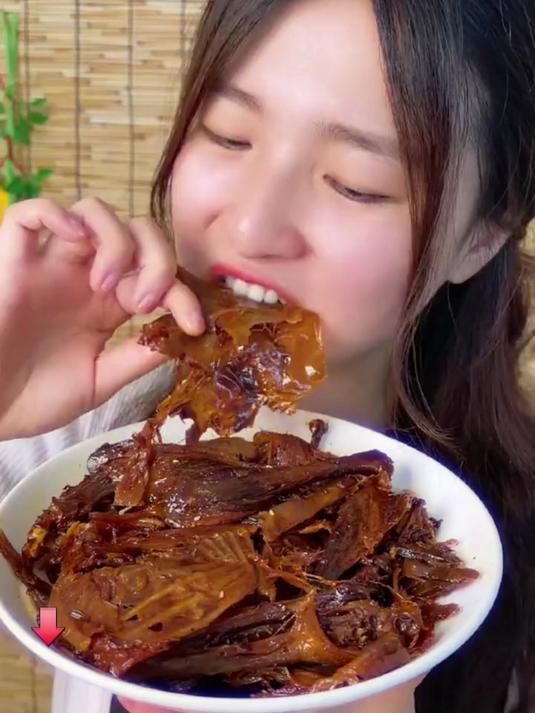 这个湖南特产酱板鸭,香香辣辣,越吃越过瘾,能吃辣的一定要试试!
