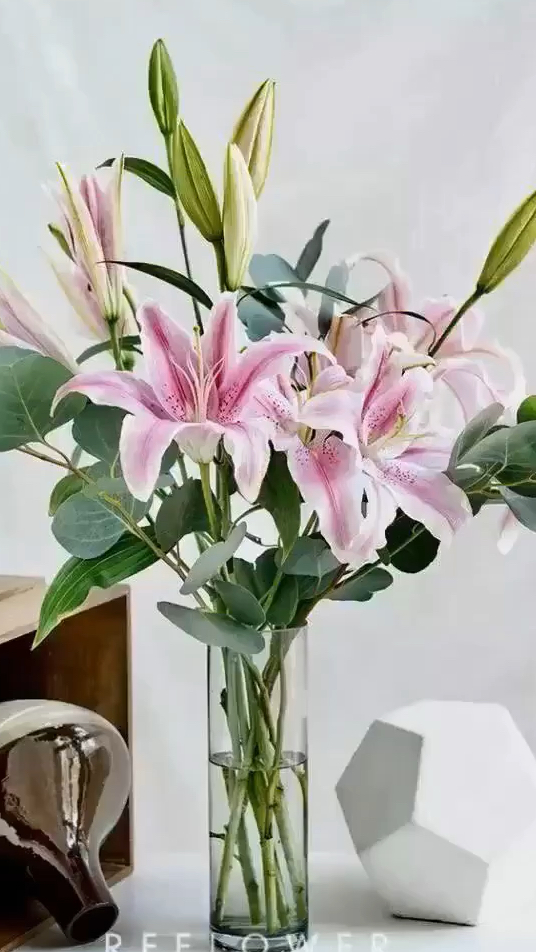 少儿美术这样画百合花就很生动儿童画线描小学生美术