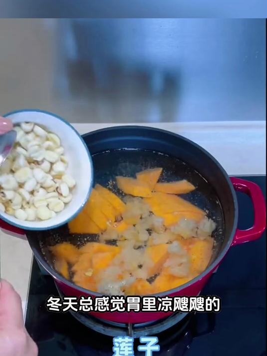 润喉银耳百合配木瓜，清嗓护喉不刺激