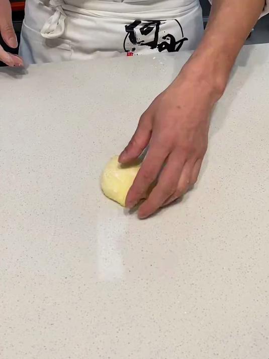 黄桃乳酪面包制作过程 何少烘焙