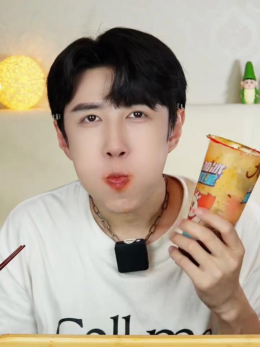 今天吃一元一杯的火鸡面还有鬼椒面
