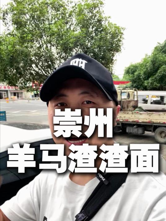 一碗面,一份红油鸡片,一盘特色泡菜,吃嗨了