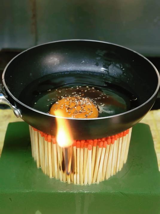 用500根火柴同时点燃,能把一个鸡蛋煎熟吗?