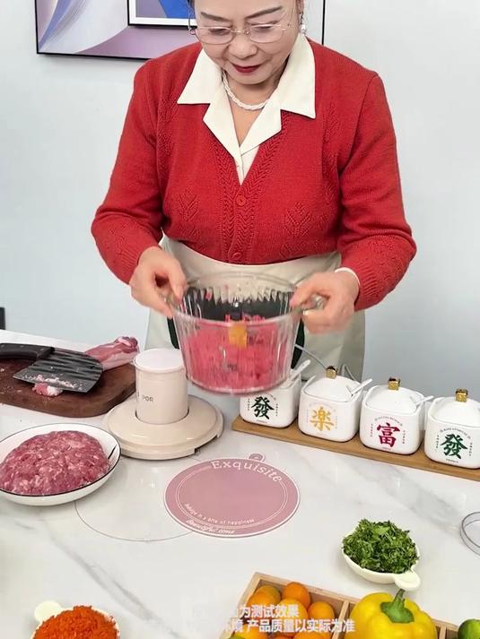 科技改变厨房！苏泊尔绞肉机黑科技炸裂，备菜速度快到飞起～