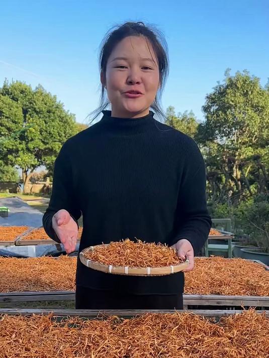 生活小惊喜,虫草花让鸡汤更香浓