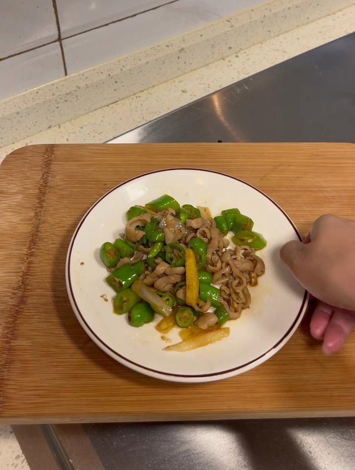 尖椒炒肥肠怎么炒好吃