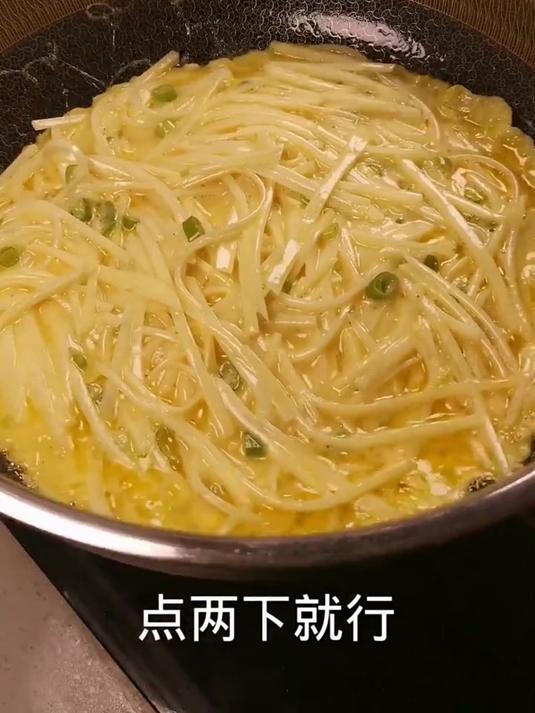 土豆丝鸡蛋饼这样做简单营养又好吃