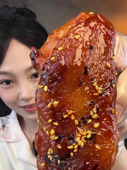 熏鸭脯真的很好吃呀爱了爱了，肉质细腻富有弹性而且巨嫩