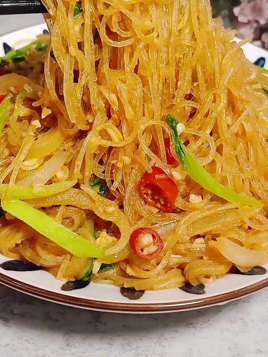 全家人都喜欢的蟹黄粉丝 好吃又下饭 学会再也不用跑饭店了