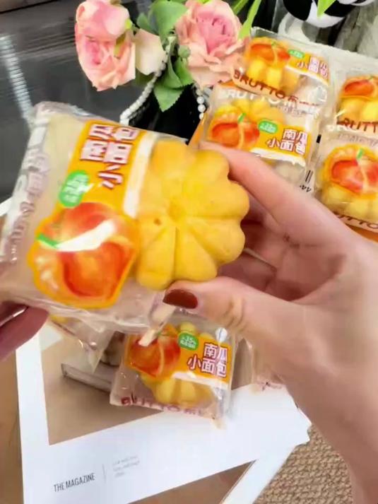 怪不得我儿子喜欢这个南瓜小面包造型可可爱的,软糯香甜
