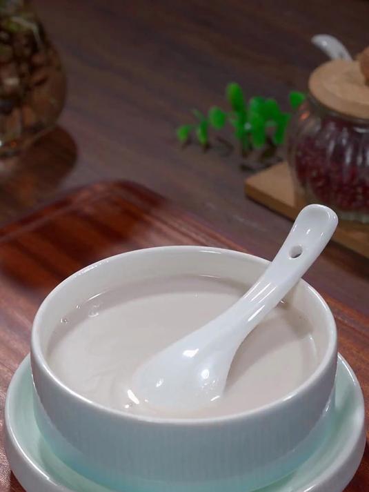 教你在家就能做出比早餐店还要好喝的豆浆，记得收藏～