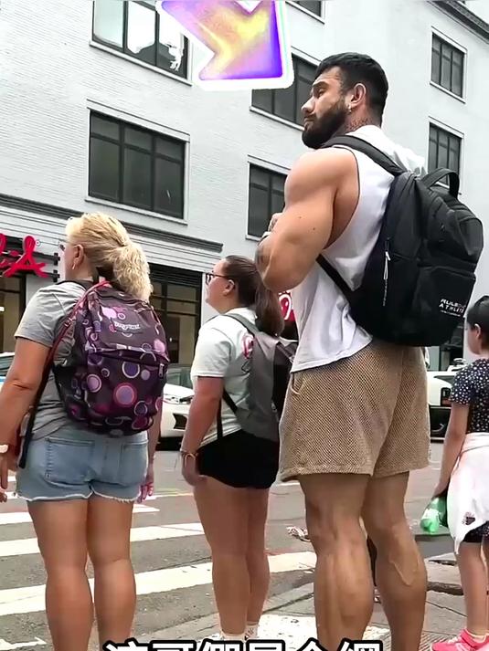 2米300斤的肌肉巨兽