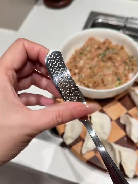 不锈钢馅勺包饺快!取量准不脏手,厨房实用小工具
