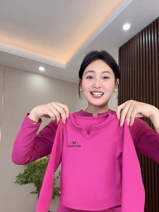 A类品质的长袖打底衫!上身软软糯糯的,家有女儿闭眼冲!
