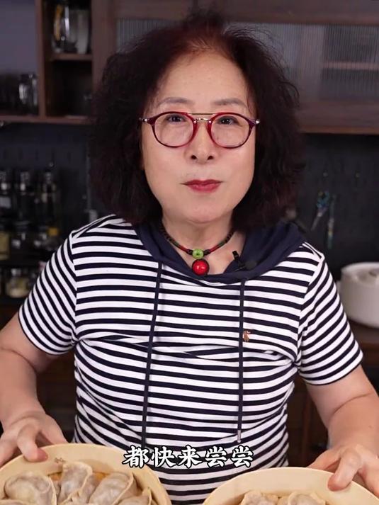 谁能拒绝这口口爆汁的牛肉蒸饺!保姆级教程和拌馅技巧您可记住喽