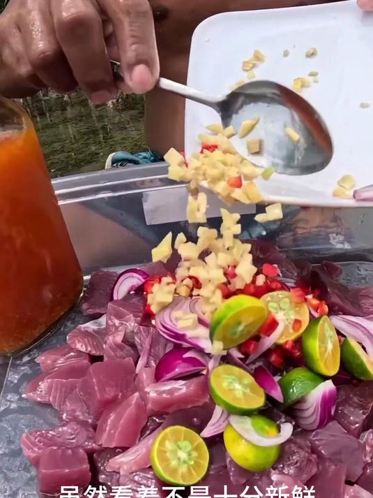 要不是有视频，你绝对想不到，东南亚人吃鱼是有多生猛