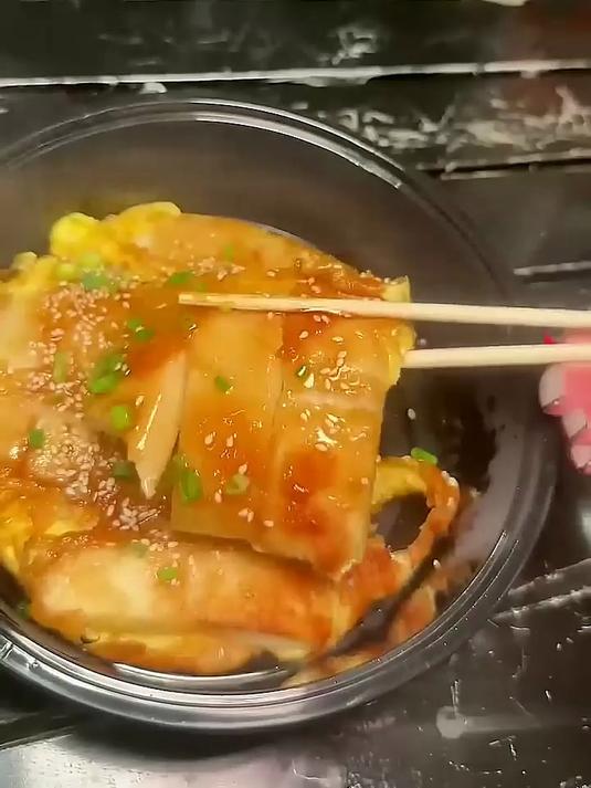 温州街头吃到糯叽叽的广式烤年糕,热乎乎的贼好吃!