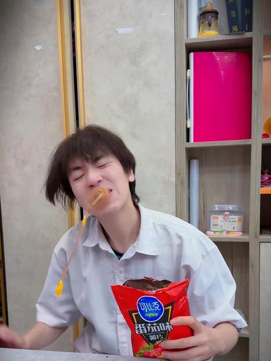 薯片里怎么有手?二次元 兔子警官 天使