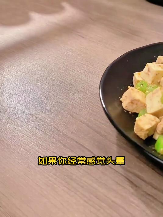 别等吃了重口才拌!芹菜拌豆腐早吃,连腻都不会攒!