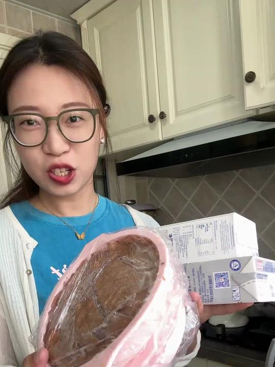 开心果巧克力蛋糕和冰淇淋月饼都一致好评!