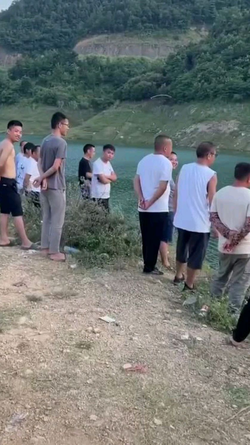 海竿钓水中大老虎