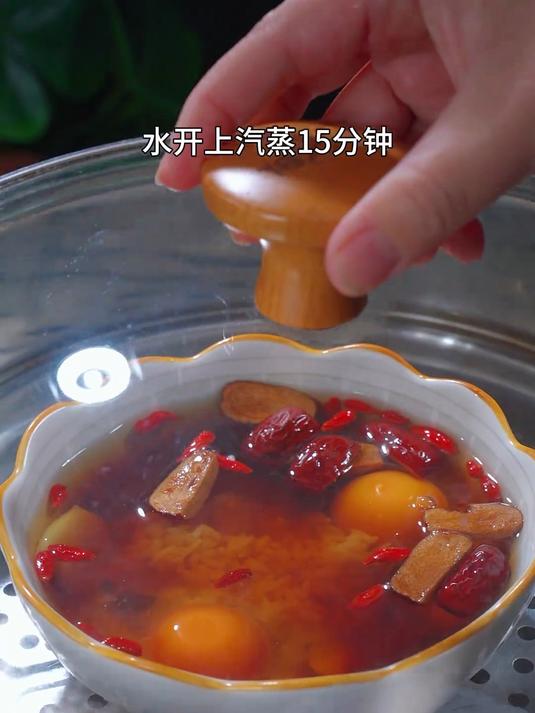 女人要多喝醪糟红糖鸡蛋汤