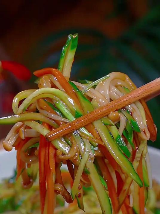 香辣下酒的凉拌金针菇