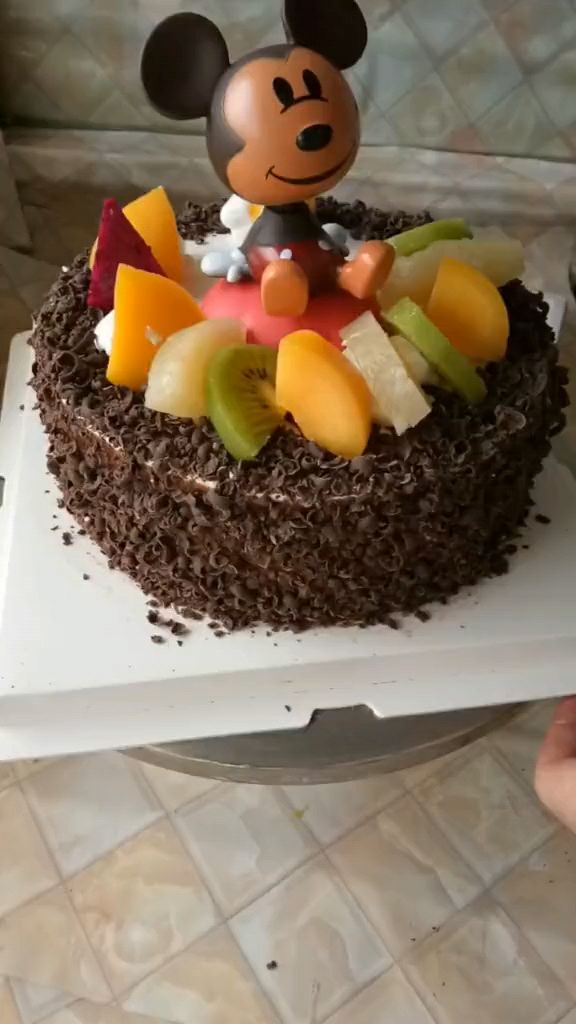 巧克力水果卡通蛋糕