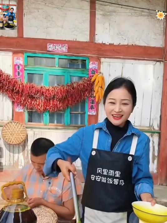 我们农村都吃这种自榨的纯菜籽油它比普通的油香太多了