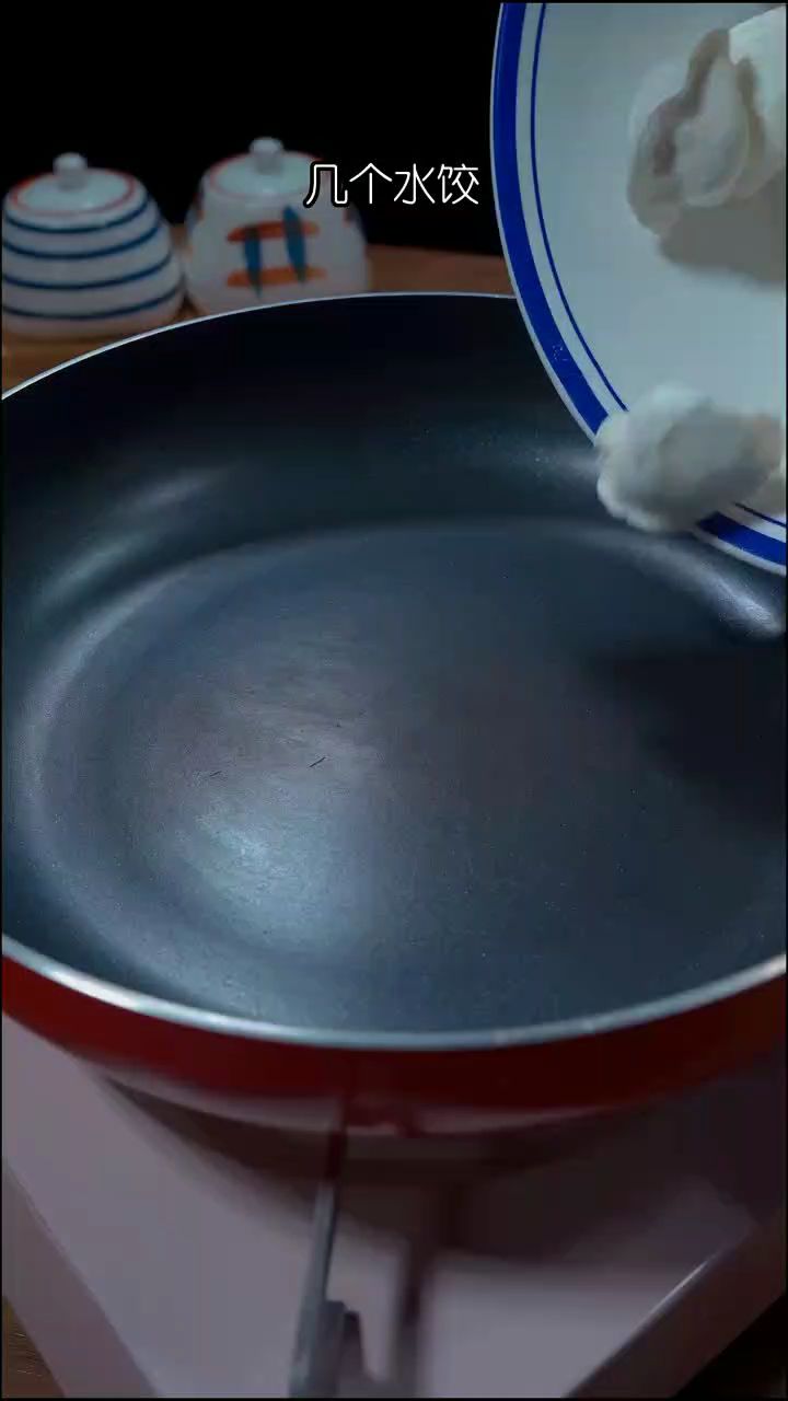 抱蛋煎饺的做法