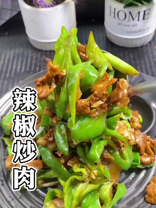 辣椒炒肉的正确做法，牢记这2步，辣椒香辣脆爽，肉片鲜嫩不柴