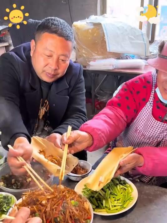 山东特产杂粮玉米全麦白面煎饼,随便卷点小菜太好吃了