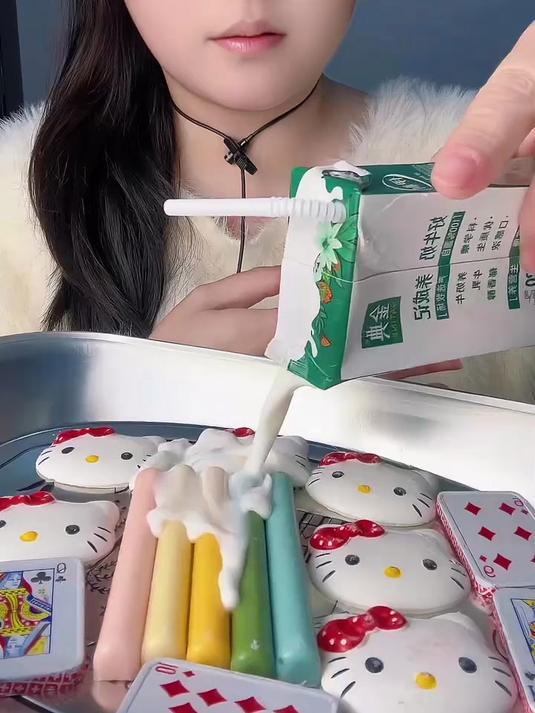 宝宝们来吃个剩牛奶泡巧克力吃吃