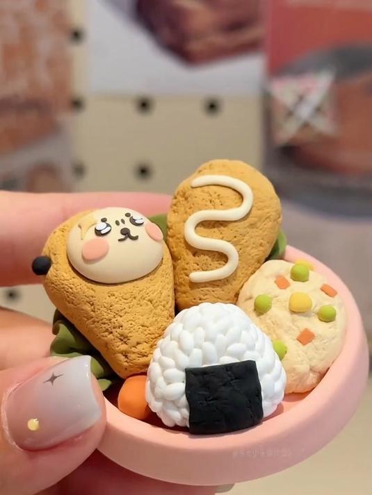 超轻粘土两款超美味便当栗子馒头教程 材料:超轻粘土 