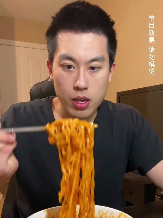拼啦！挑战双倍辣韩国辣鸡面！干它两袋！