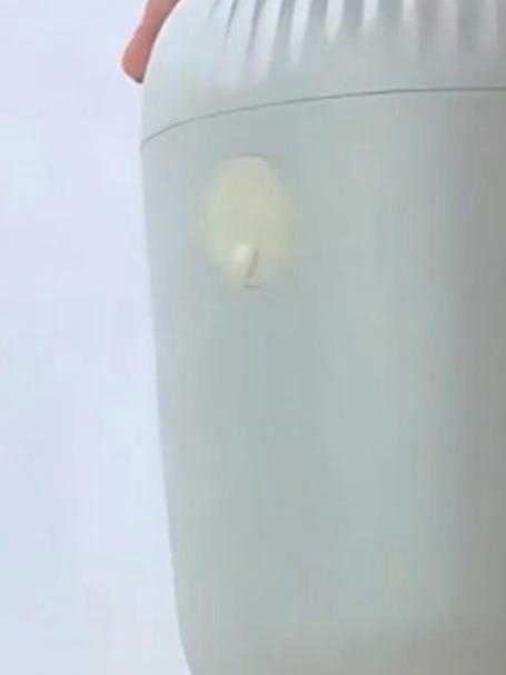它不仅是个榨汁杯还是一个大容量的吨吨桶