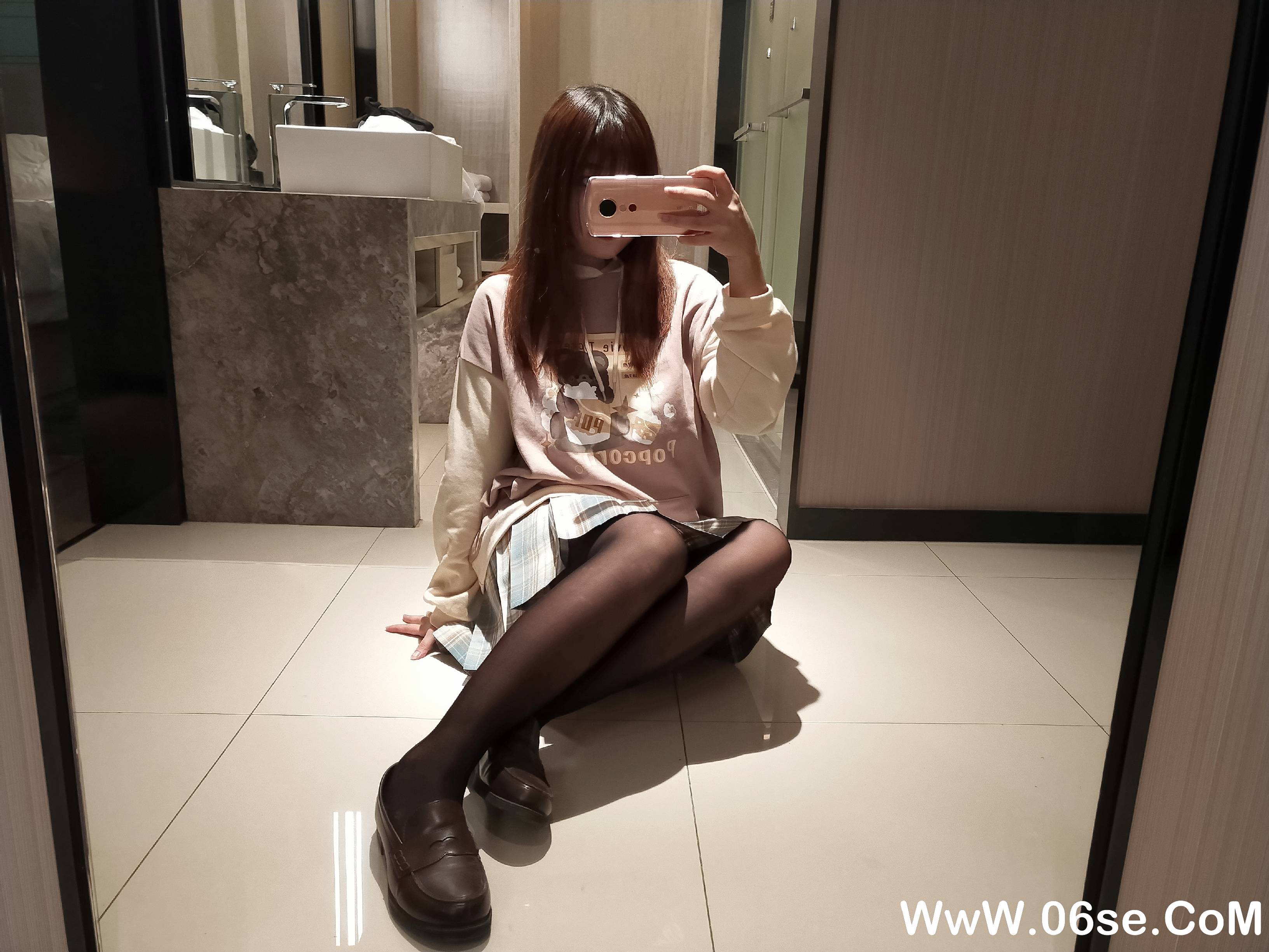 图片[3]-自闭颜球球(无颜小天使wy) NO.009 — OL [75P+6V1.64G]-六色网