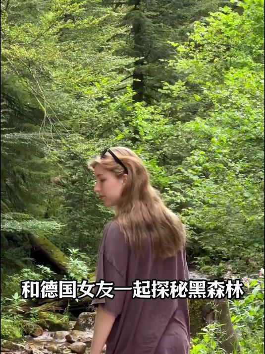 和德国女友一起探索黑森林!这次我们在迷人的山间小径上爬山,享受大自然的美丽