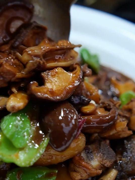蘑菇土豆鸡 烧一个好吃的蘑菇土豆鸡