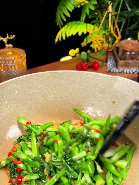 蒜蓉菜心自己在家做 味道一点不比饭店差