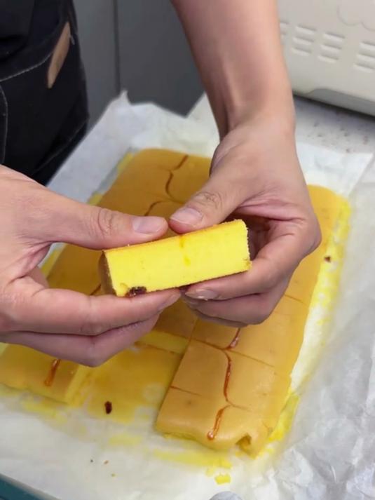 今天在家给孩子做个蔓越莓蛋糕,早上孩子上学可以当早饭吃