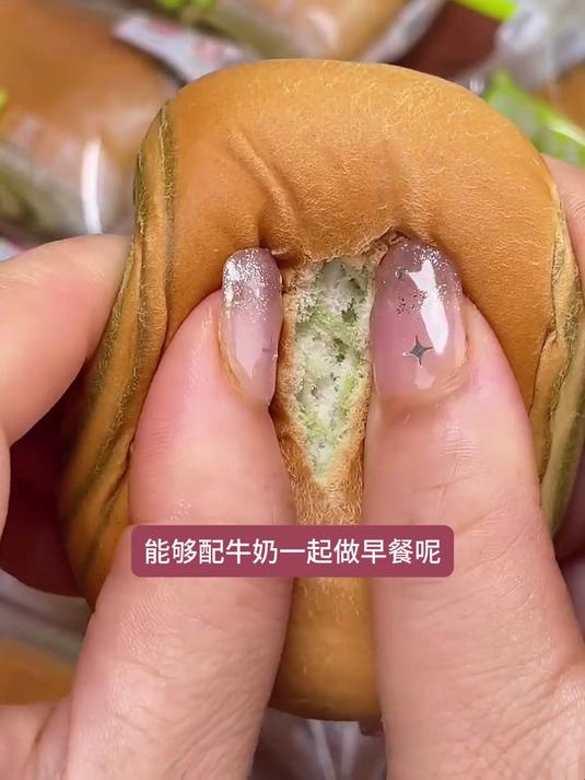 探索早餐营养美味新途径,蛋黄派、瑞士卷与法式奶香小面包