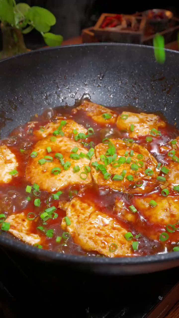 你家里如果只剩下鸡蛋了,一样可以做一道特别好吃的美食,孩子们抢着吃。