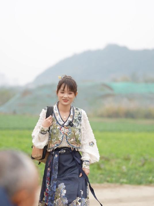 热气腾腾的海鲜砂锅粥,才能消除寒冬的冷意