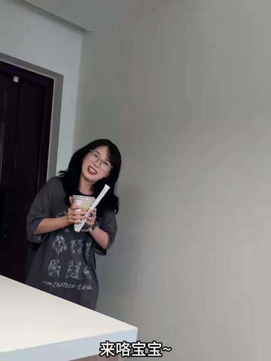 朋友们送给饭团的秋天第一杯奶茶“们”