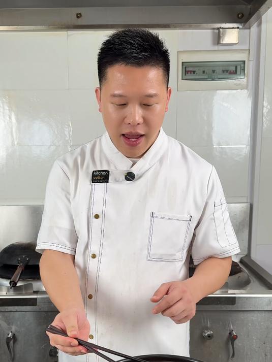 给大家分享一道我们广西柳州的特色江湖菜，螺蛳焖鸭