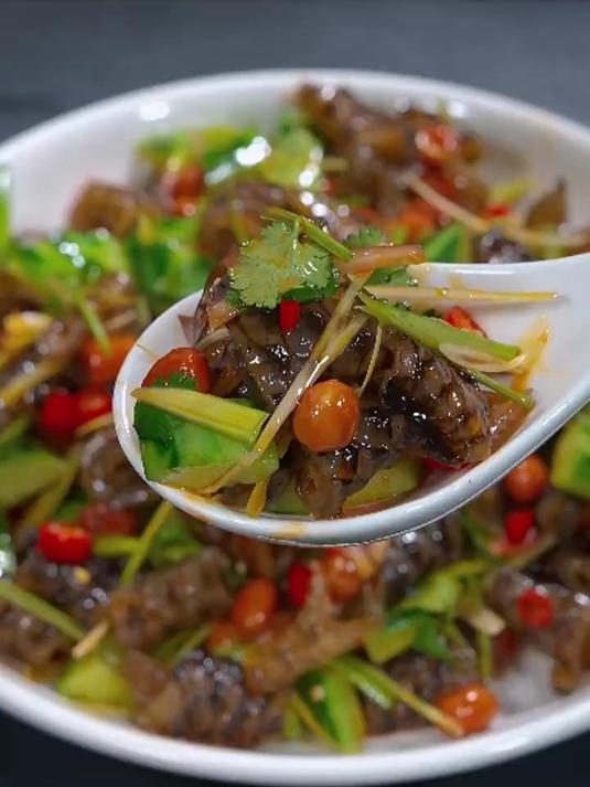 年夜饭必备的凉拌菜,凉拌鱼皮香辣脆爽