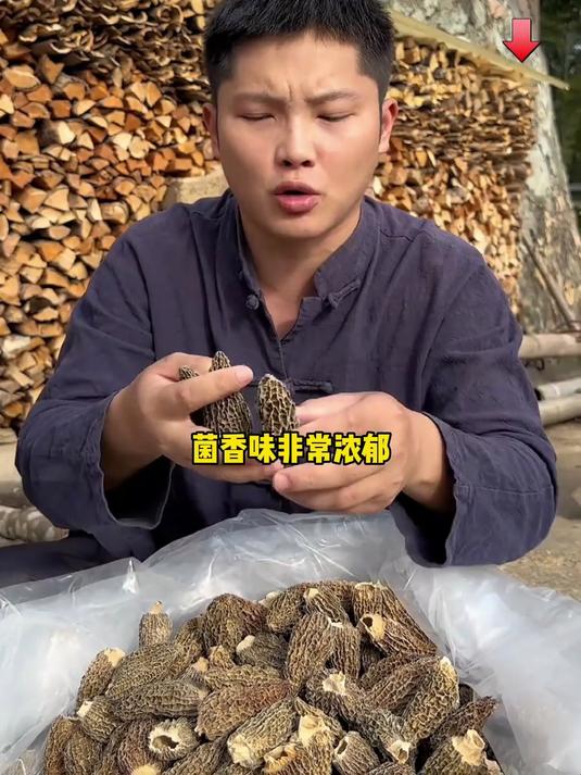 简单凉拌!干羊肚菌配青椒,脆嫩带辣超下饭